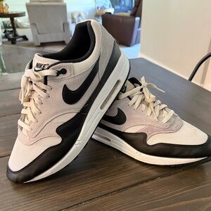 Nike Men's Air Max Black & Gray Sneakers